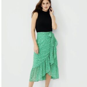 Never worn Ann Taylor Petite 00 green wrap skirt!